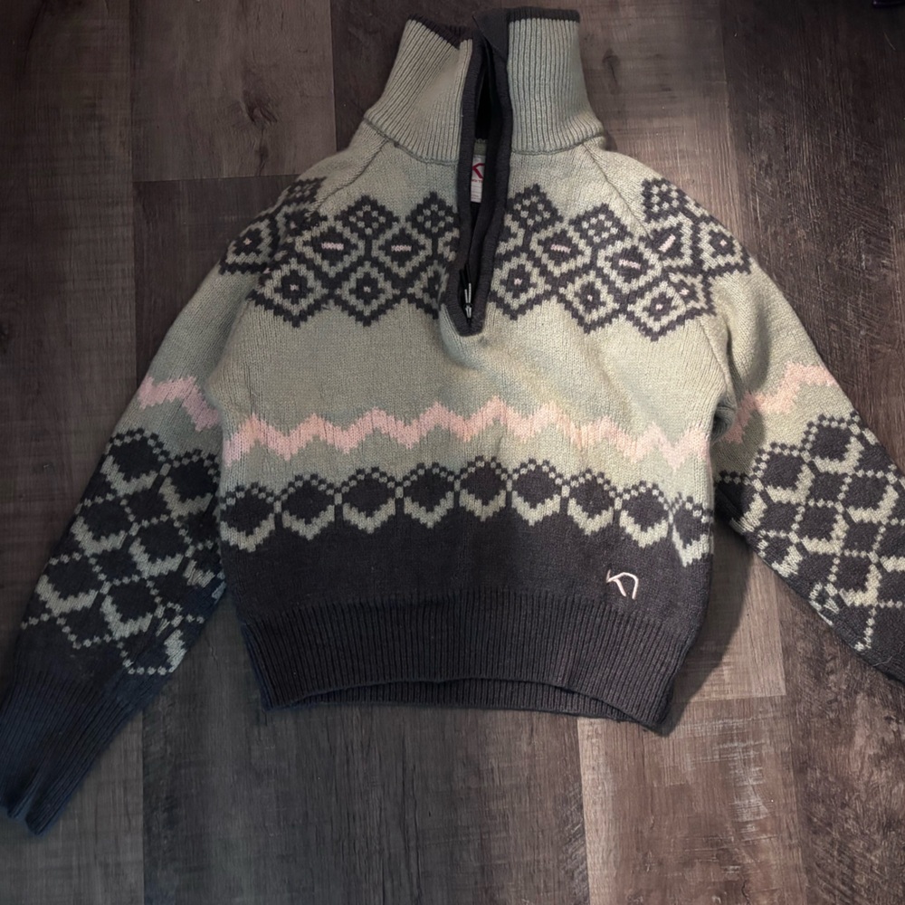 Kari Traa Gray and Cream Patterned Turtleneck Sweater